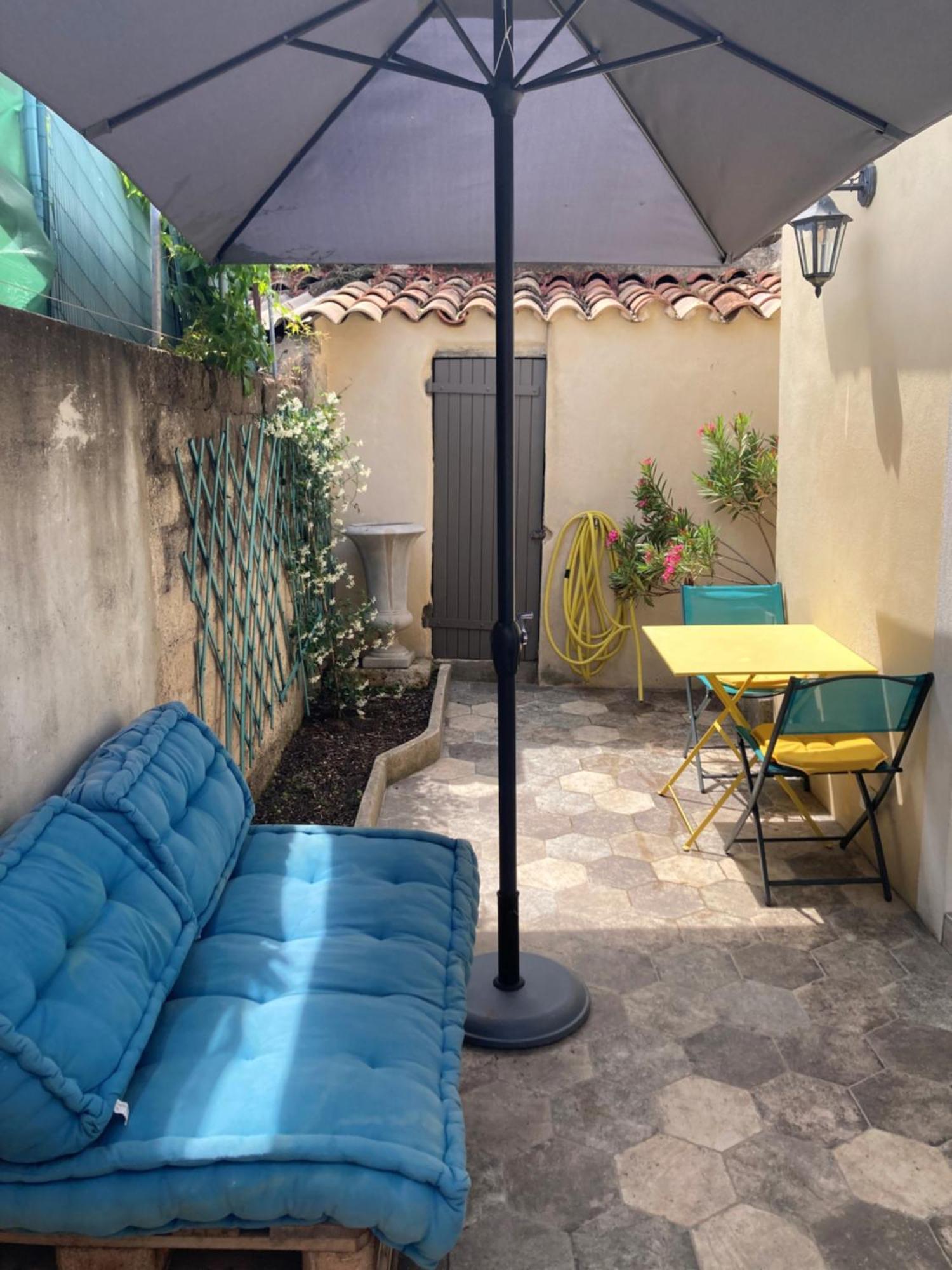 Le studio D'auguste- Cœur de Nîmes-chaleureux-emplacement idéal Extérieur photo