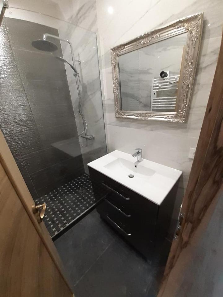 Le studio D'auguste- Cœur de Nîmes-chaleureux-emplacement idéal Extérieur photo