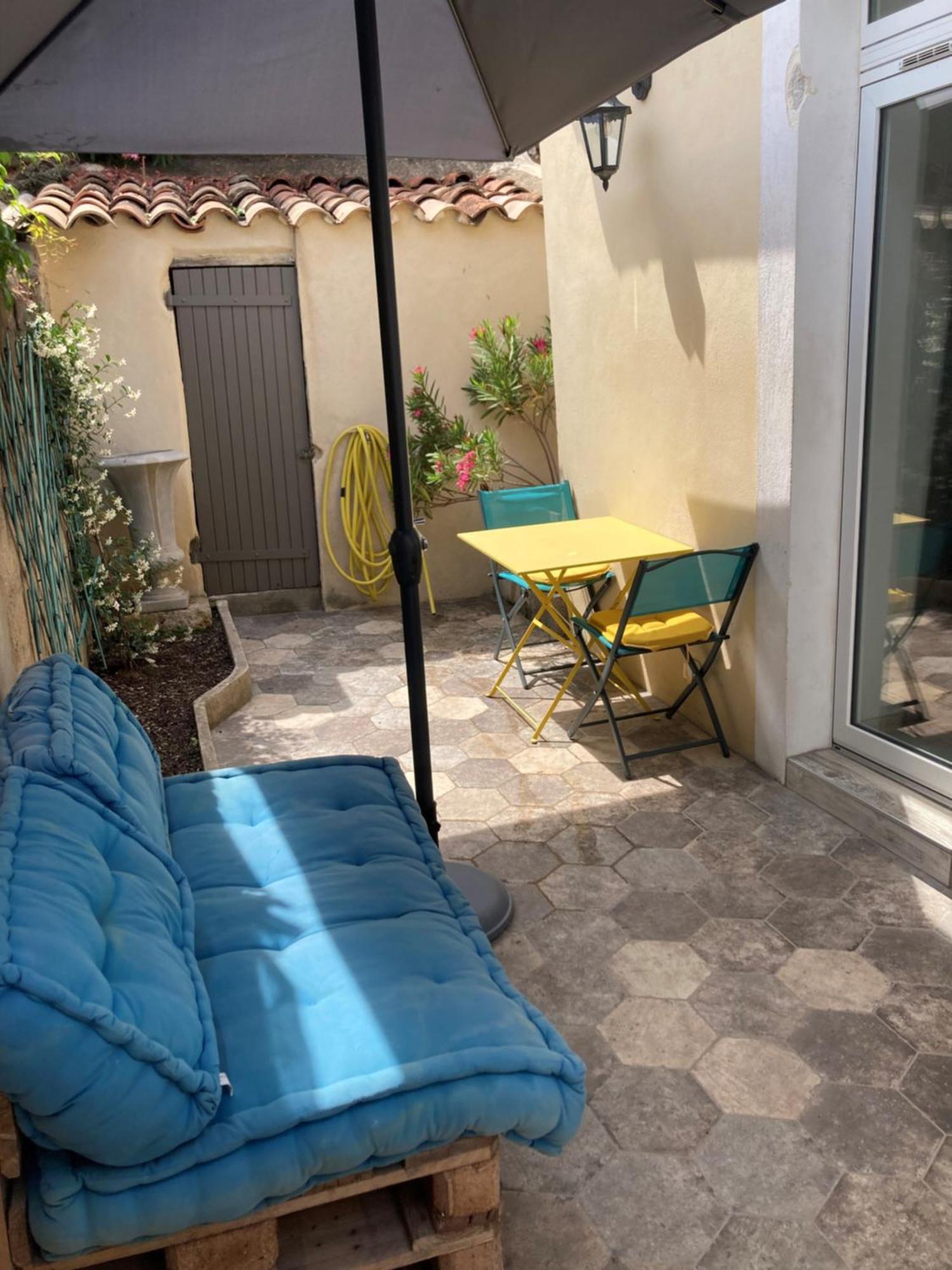 Le studio D'auguste- Cœur de Nîmes-chaleureux-emplacement idéal Extérieur photo