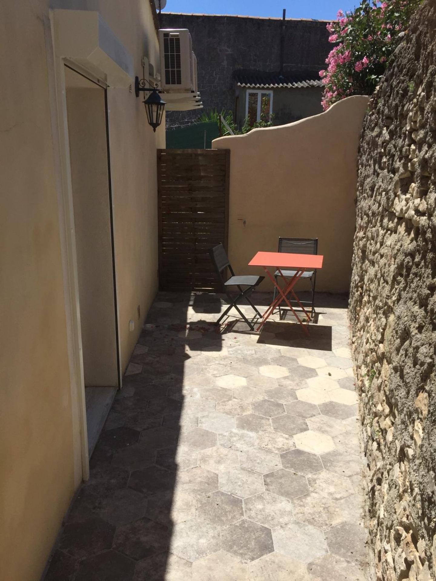 Le studio D'auguste- Cœur de Nîmes-chaleureux-emplacement idéal Extérieur photo